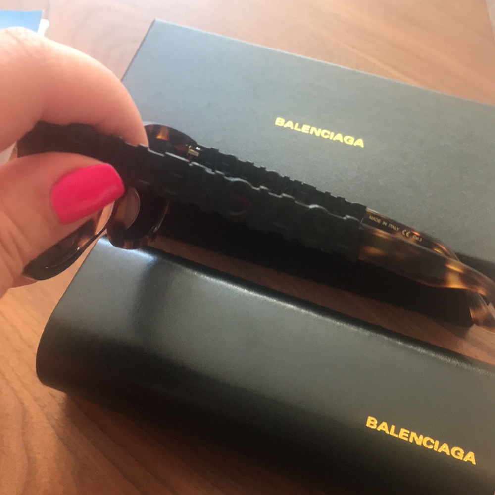 New - Picture 2 of 6